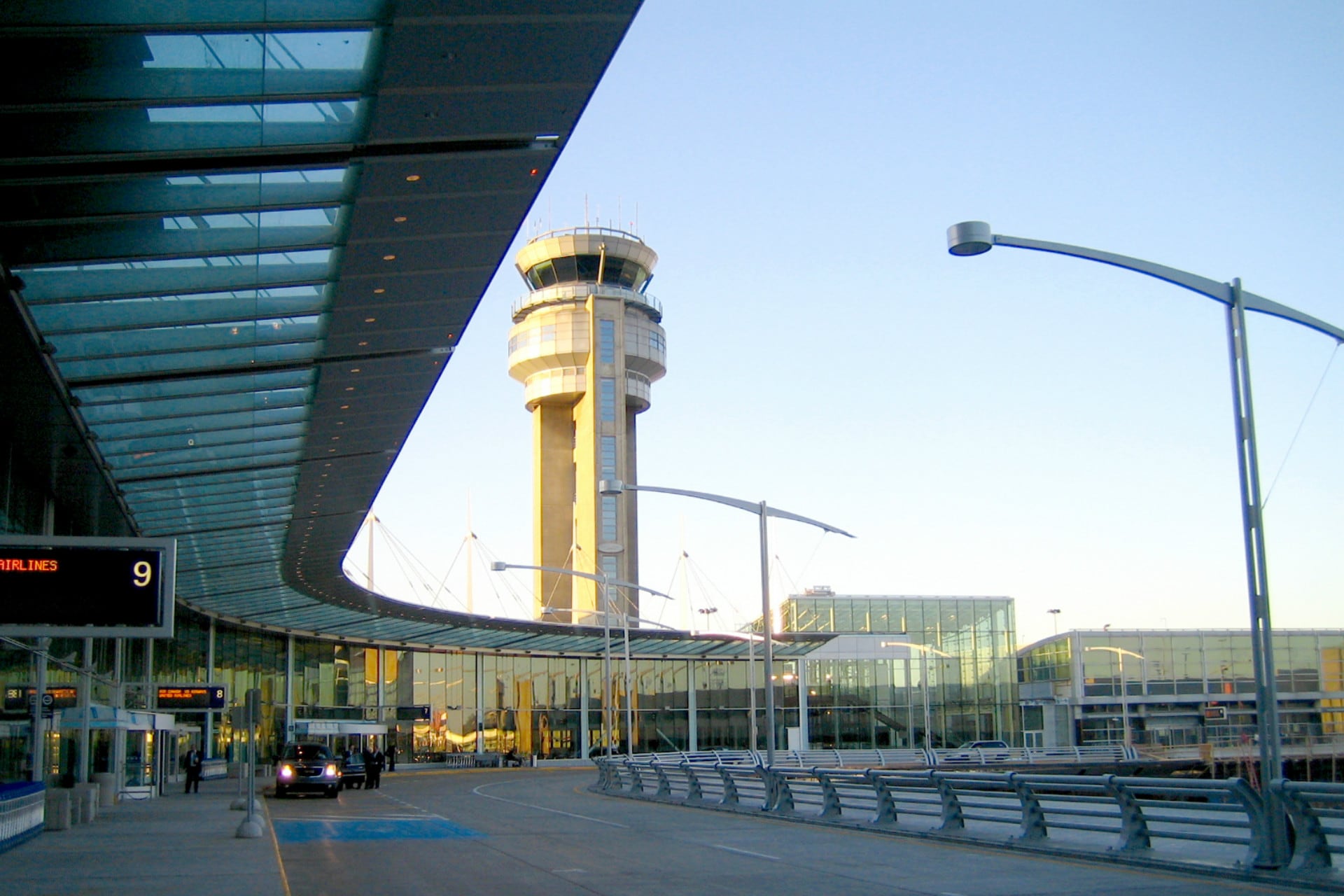montreal airport travel delays